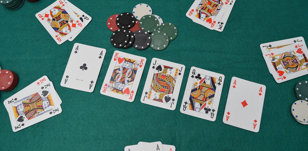 Grand Bay Casino کیسینو میں پوکر گیمز